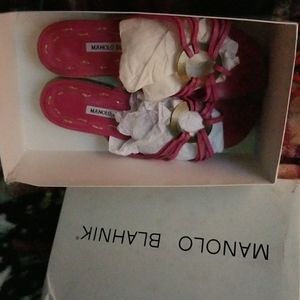 Manolo Blahniksize 38.5 Fragiamu Fuxia$585.00 newthese candles are slightly used